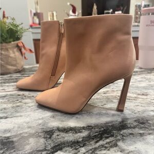 Vince Camuto Elegant Tan Ankle Boots